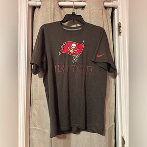 NFL Men's Grey Buccaneers Graphic Tee
